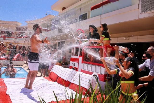 Encore Beach Club Las Vegas — pool party venue and atmosphere