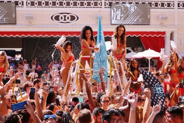 Encore Beach Club Las Vegas — pool party venue and atmosphere