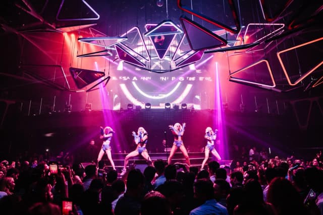 Hakkasan Nightclub Las Vegas — Stage dancers above the dance floor