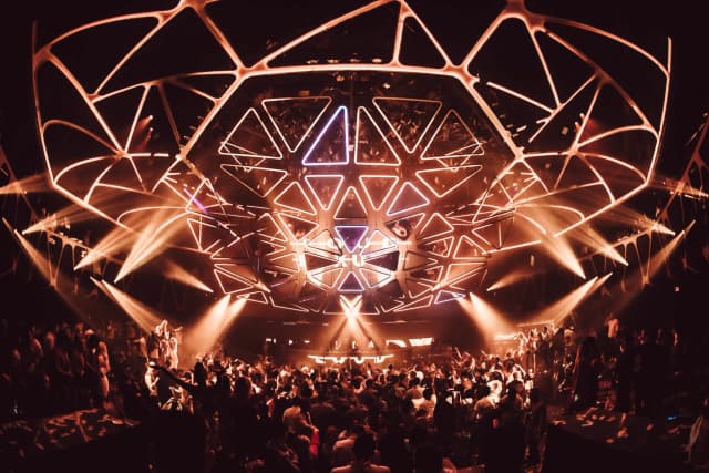 Hakkasan Nightclub Las Vegas — Dance floor beneath orange lights