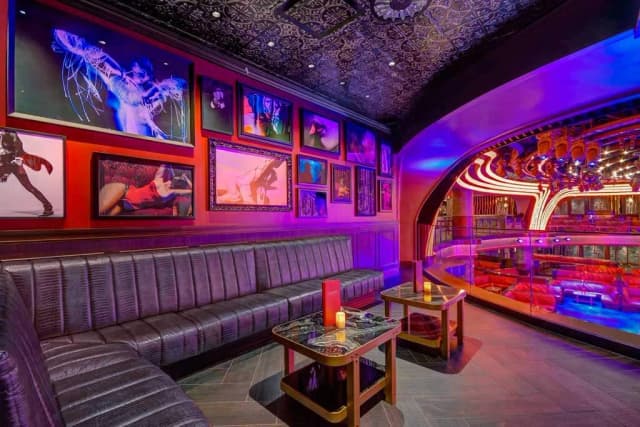 JEWEL Nightclub Las Vegas — Lounge seating and framed artwork