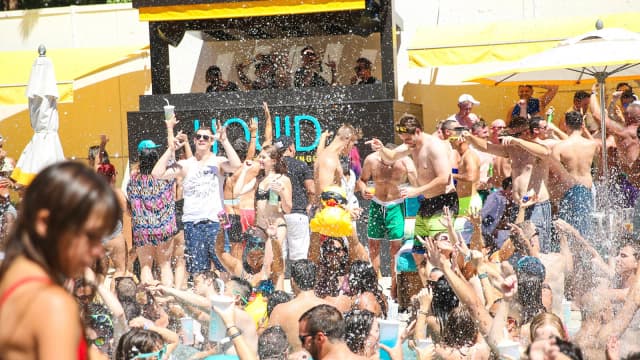 LIQUID Pool Lounge Las Vegas — Guests celebrating in the pool