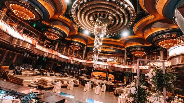 OMNIA Nightclub Las Vegas — Main room chandelier and seating