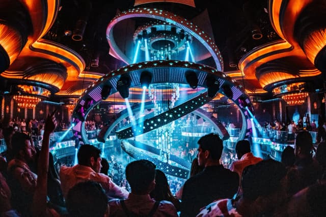 OMNIA Nightclub Las Vegas — Chandelier above the dance floor