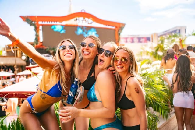 TAO Beach Dayclub Las Vegas — Guests taking a poolside selfie